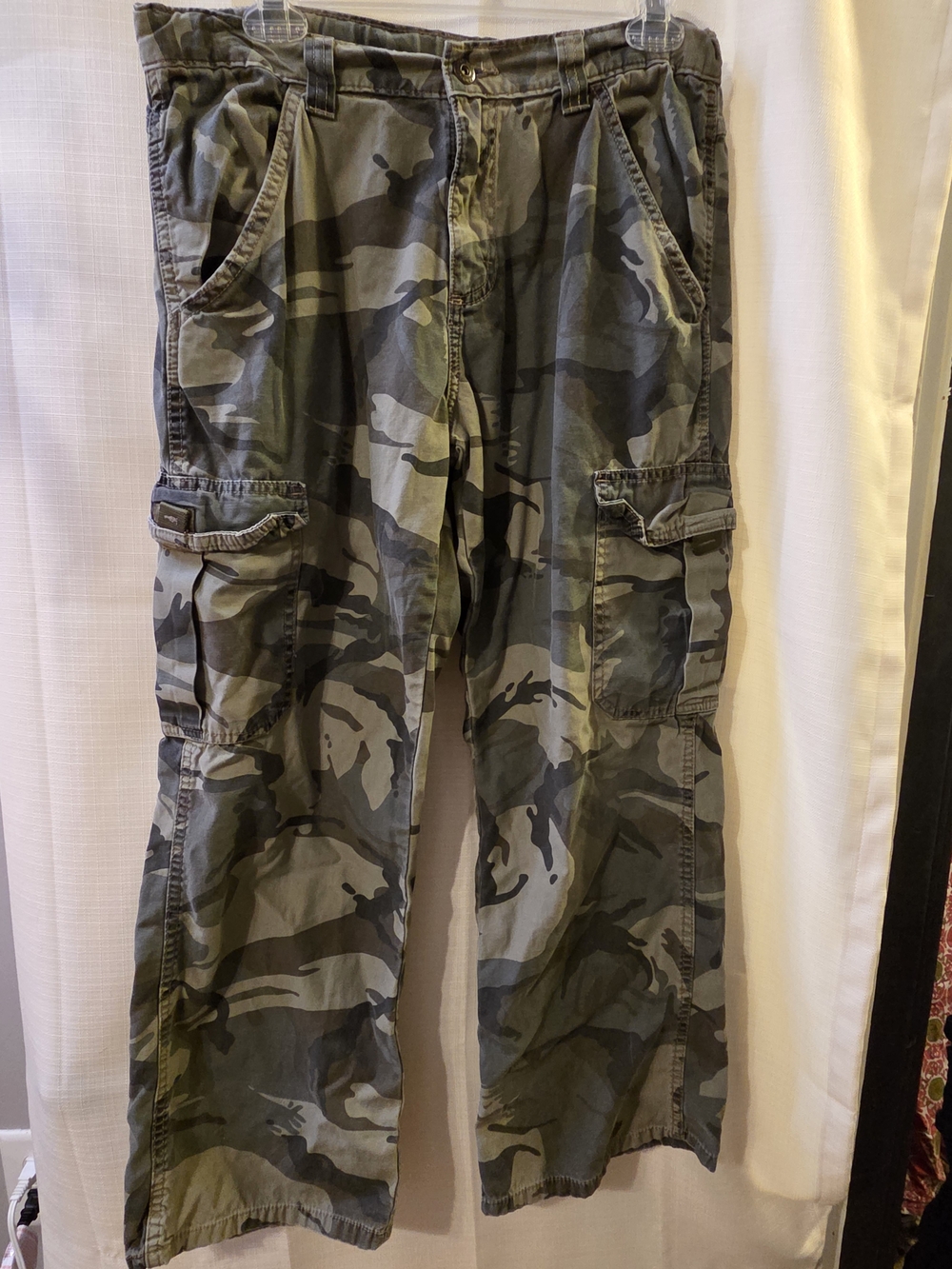 Wrangler Women's Cargo Pants - Camouflage Green & Gray